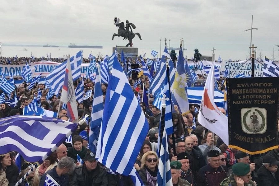 Σείστηκε η ΔΕΘ: Πατριώτες έκαναν ντου στην εκδήλωση για το Σκοπιανό – Τους αφιέρωσαν το «Μακεδονία ξακουστή» – «Πάγωσαν» οι ΣΥΡΙΖαίοι
